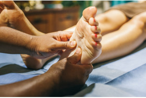  REFLEXNÁ MASÁŽ CHODIDIEL  (60 min)